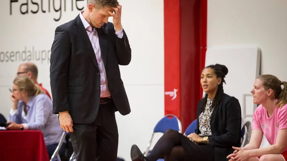 Fundersam. Henrik Johansson, coach i Uppsala Basket.
