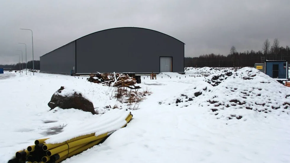 Stämningshot. Tierps kommun hotas med en stämning i tingsrätten om man inte betalar drygt en miljon kronor till företaget MX Hallen AB som äger crosshallen i Tierp.