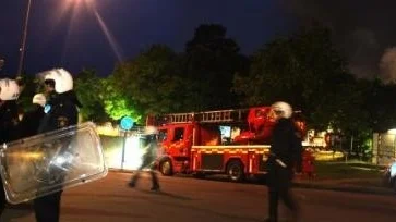 Polis på plats i Rinkeby.