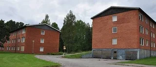 Nu rivs de tomma Karlholmshusen