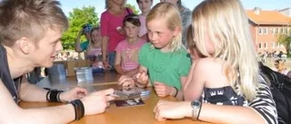 Fansen lockades till Idol-Eriks releasefest