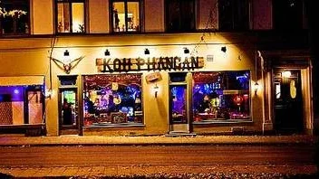 Främst ett roligt ställe där man verkligen kan känna hur semestervibbarna puttrar, tycker Krogpatrullen.