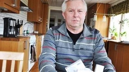 Läkemedlen hjälper inte Gunnar Johansson så han kan sköta tomten. Han har därför bestämt sig för att flytta från villan i Rödjebro.