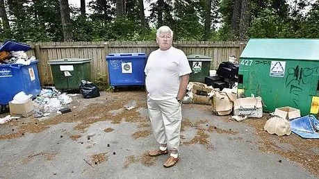 Grannen Ove Karlström har tröttnat på röran.