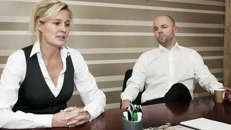 Acta Kapitalförvaltnings Uppsalachef Mirja Herrdin och nye Sverigechefen Mathias Andersson siktar framåt efter krisen som uppstod när den amerikanska investmentbanken Lehman Brothers kollaps. De anser att företaget har blivit utsatt för ett mediedrev.