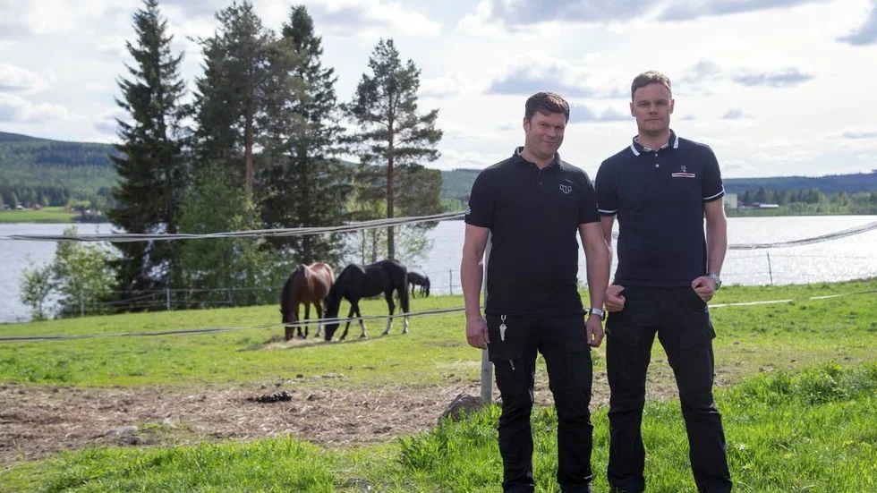 Anton och Adam Nilsson, ägare till Makethemark, njuter av tredjeplatsen i Elitloppet.