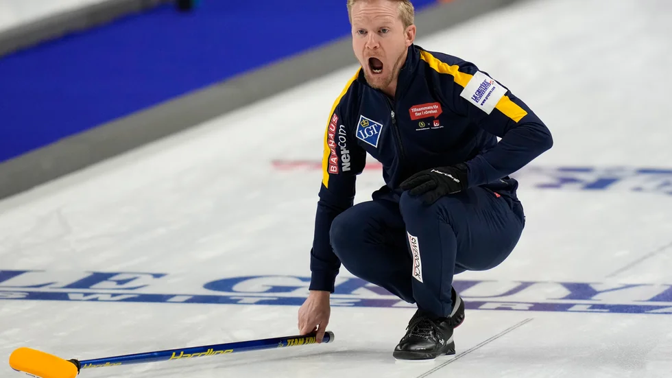 Sveriges Niklas Edin avgjorde mötet med Kanada med matchens sista sten. Arkivbild.