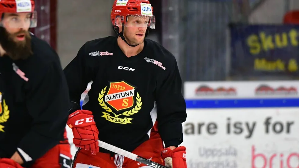 Per Svensson, t v, blir fortsatt Almtunas ordinarie kapten. Tony Mårtensson bli en av de assisterande kapternerna.