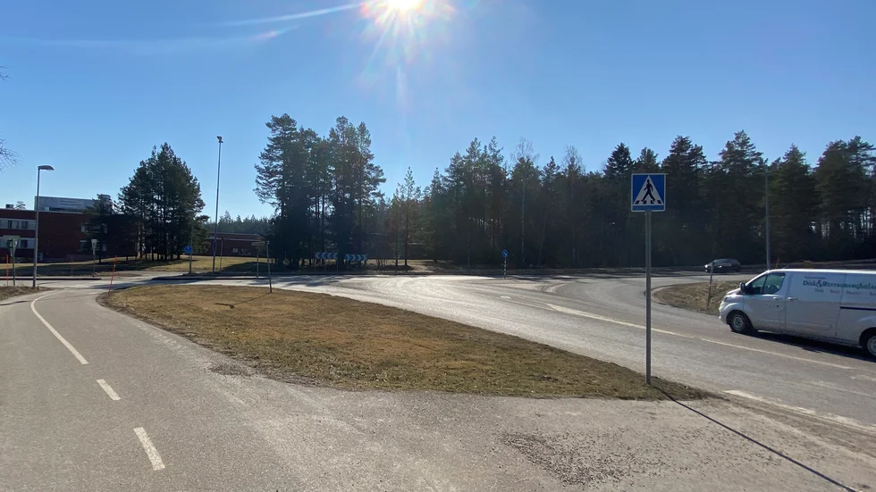 Redan i september ska cirkulationsplatsen i korsningen mellan Flättnaledan och Arnöleden vara klar.
