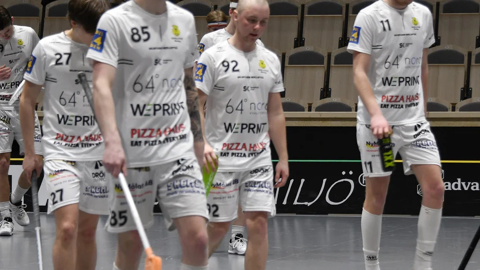Gamla Stan åkte på en tuff förlust i första kvalmatchen mot allsvenskt spel. RIG Umeå vann med 7–2.