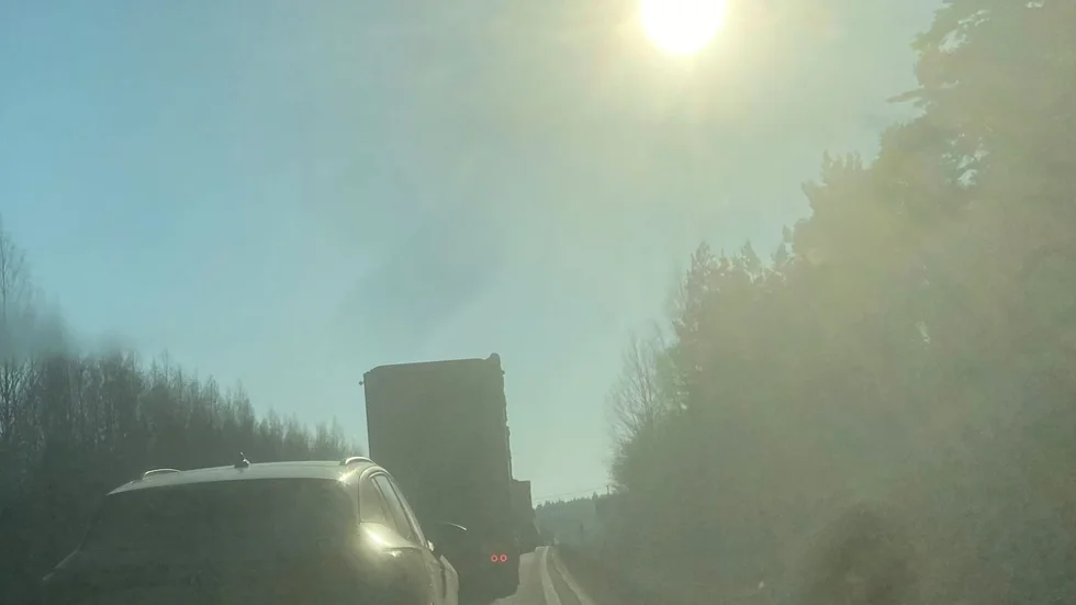 Lång bilkö på väg 55 efter en trafikolycka.