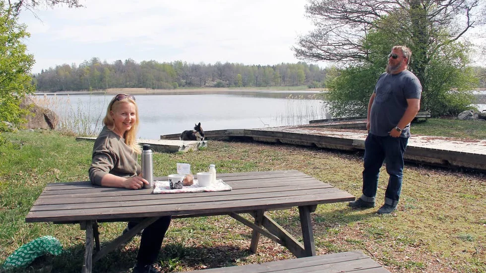 Maria Abrahamson och Micahel Jonsson, Kulla Nyby, arrenderar ut marken med Kullabadet till kommunen.