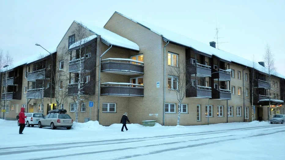 Lägenheter på Enen står tomma, men det är en arbetsmiljöfråga, menar kommunen.