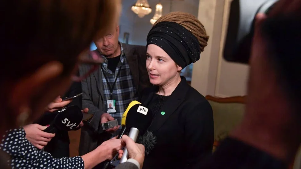 38-åriga kulturministern Amanda Lind, uppvuxen i Luleå, orsakar redan stora rubriker i kvällstidningarna. "I 20-årsåldern testade jag cannabis", säger hon.