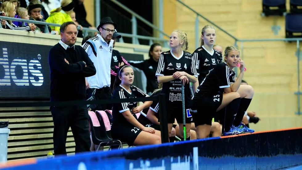 Marko Palosaari, t v, tvingas lämna FBC Uppsala.
