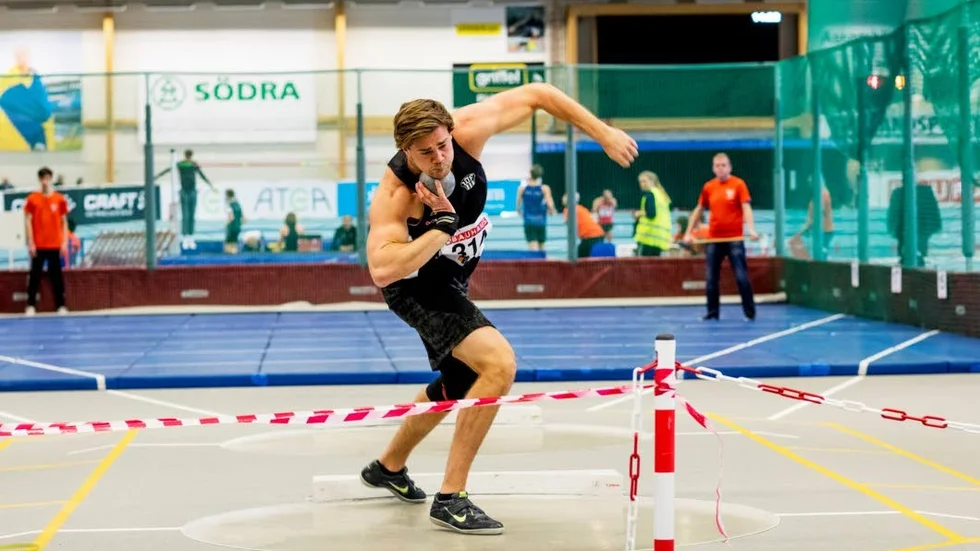Fullträff. Upsala IF:s Simon Pettersson 17.61 i kula gav såväl  distriktsrekord som en bronsmedalj på SM.
