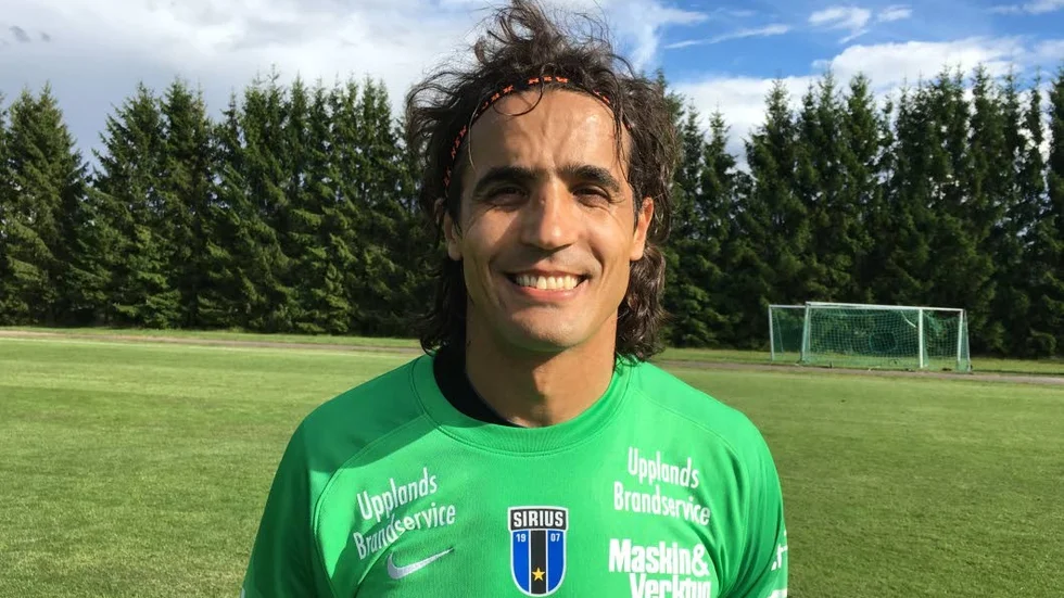 På väg in. Karim Fegrouche