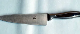 Hotade far och dotter med kniv