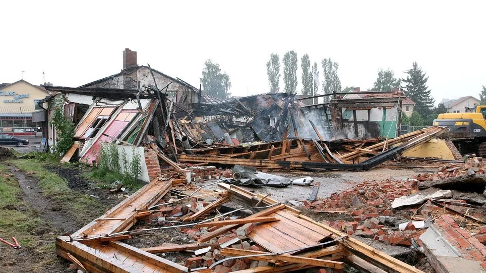 Brand. En brand bröt ut natten till 9 juli 2007 vid Växtrikets och GM:s gamla lokaler på Dr Westerlunds gata - Långgatan