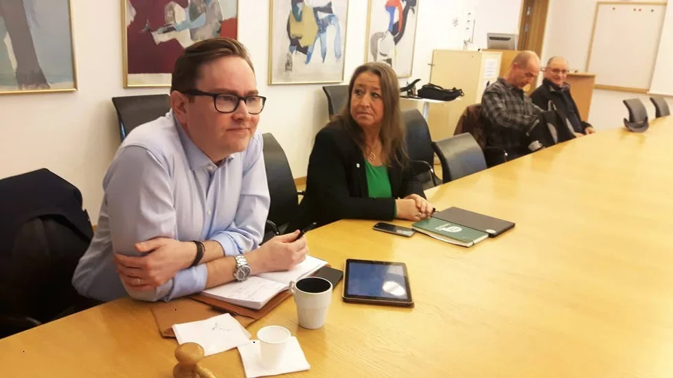Katastrof och dråpslag mot demokratin. Det anser Thomas Olofsson, Carola Lidén och de övriga gruppledarna i oppositionen (förutom Moderaterna) om det nya förslaget till arvoden.