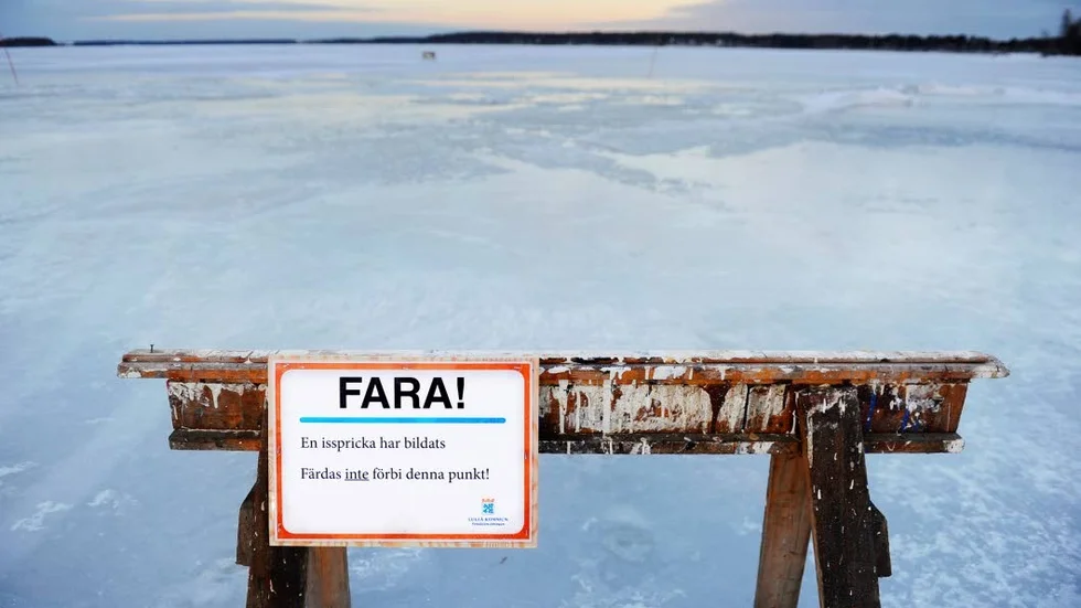 Den senaste veckan har räddningstjänsten fått in flera larm från skridskoåkare som gått igenom isen. (Arkivbild)