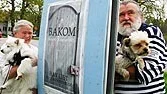 Birgitta och Lars Sundbom talar mycket om livet och döden just nu.