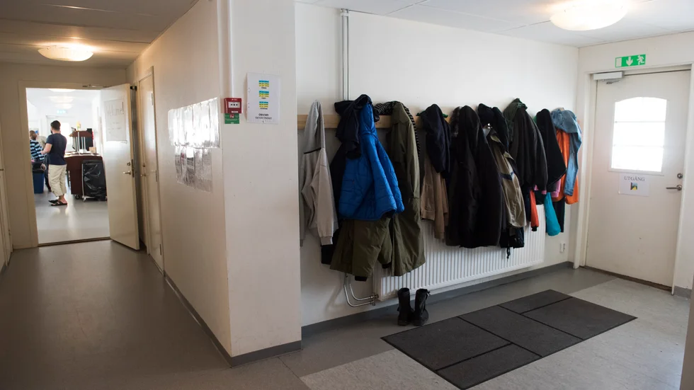 Det gäller att inte göra samma misstag som vid flyktingkrisen 2015, då många flyktingar placerades på mindre orter med dålig tillgång på skola och arbete, menar ledarskribenten.