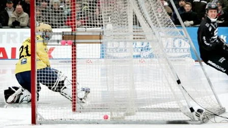 Patrik Nilsson låg bakom tre mål, här syns han efter 1-1-kassen.