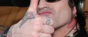Tommy Lee ber om ursäkt för bråk