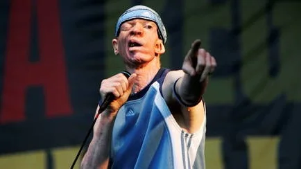 Yellowman på scen.