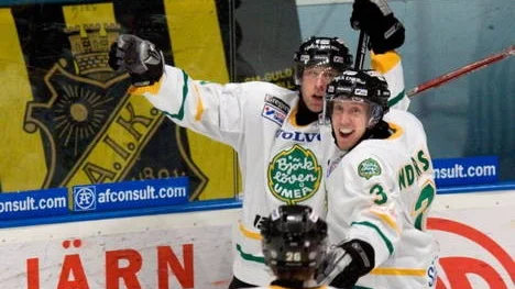 Daniel Olofsson (mot sargen) kan vara på väg till Almtuna.