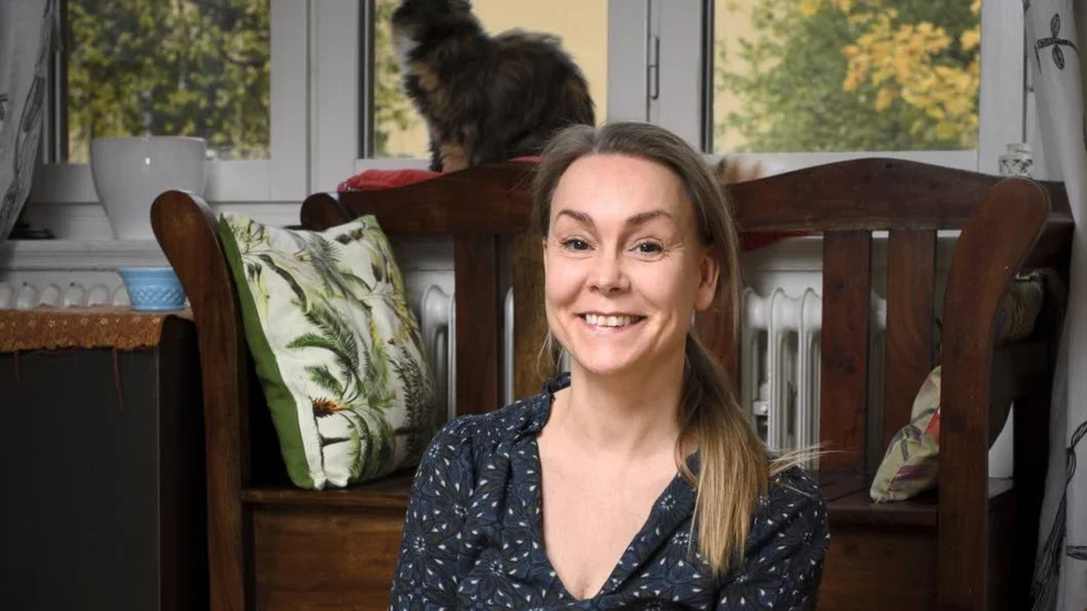 Maja Lundgren (född 1965) är författare och översättare. "Den skenade planeten" är hennes andra bok sedan den kontroversiella romanen "Myggor och tigrar" (2007).