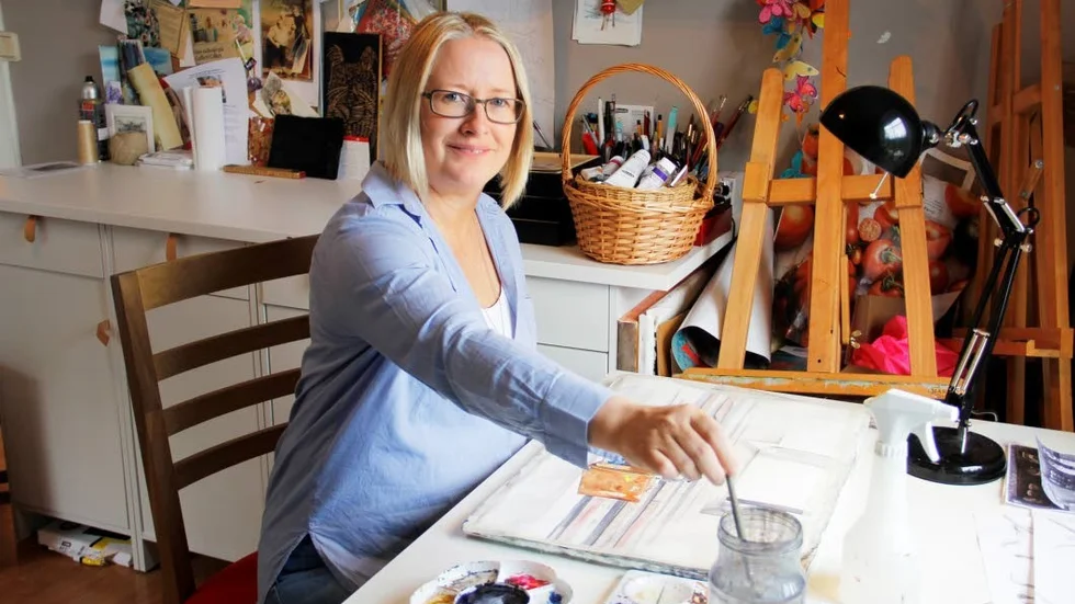 En av alla Knivstakonstnärer som ställer ut i helgen är Charlotta Blomgren. Hennes dotter Ellinor Blomgren ställer ut fotografier.