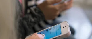 Skrämde flicka och tog telefon