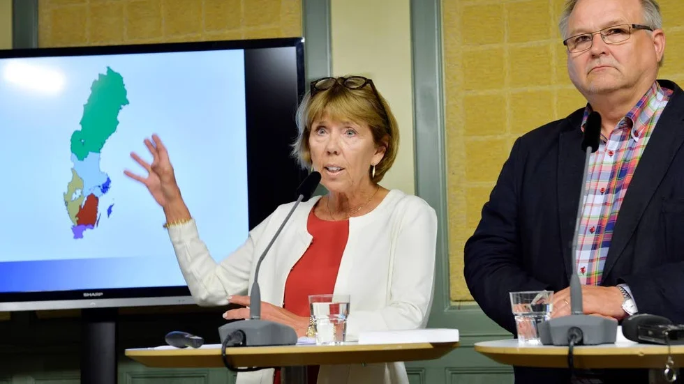 Land i sex delar. Förslaget till storregioner presenteras av utredarna Barbro Holmberg och Kent Johansson.