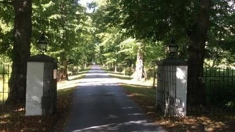 Noors herrgårdsområde. De kulturhistoriska värdena respekteras dåligt i Knivstas planering, skriver Kristina Berglund.