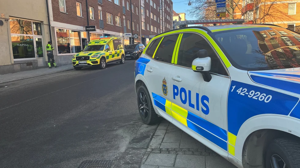 Polis och ambulans var på plats vid olyckan på S:t Persgatan.