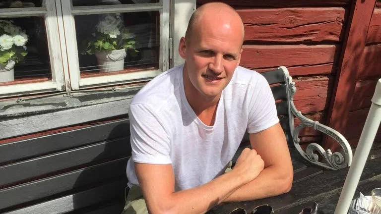 Nytt liv väntar. Tony Mårtensson hemma i Sigtuna.