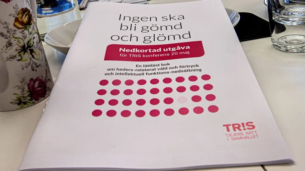 Den 20 maj lanserades Tris en konferensutgåva av boken Gömd och glömd. Den färdiga boken ska släppas inom kort.
