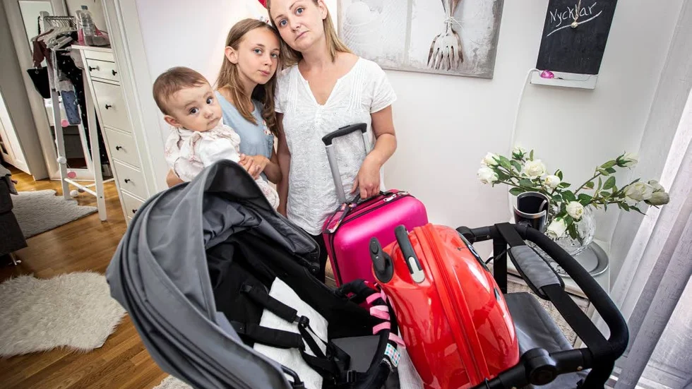 Lisa, Maya och Frida Runhagen kommer att ha både barnvagn, barnbilstol, två rullväskor och ryggsäckar med sig när de resa till Göteborg. På vägen hem kommer de att tvingas byta fem gånger.