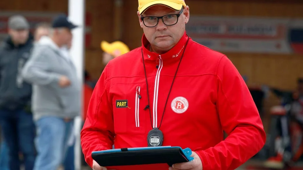 Conny Ohlsson får lämna Rospiggarna.