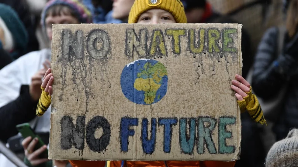 Sluta skrämma barn och vuxne med undergångsvisioner, skriver Harry S Gränjefors. Bild från klimatdemonstration i Stockholm i mars.