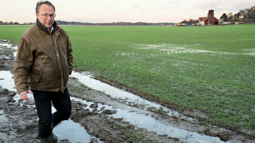 Spåren efter grävningarna är omfattande och Curt Malmenstedt är upprörd. –Det är helt oacceptabelt och har drabbat flera av våra arrendatorer, säger han.