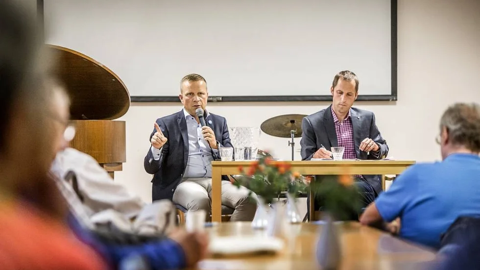 Debatt mellan Fredrik Ahlstedt(M) och Erik Pelling(S).