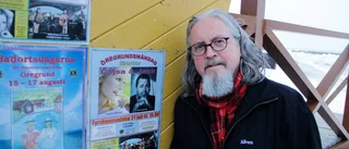 Han tar över allsången i Öregrund