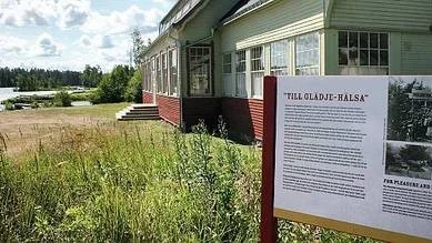 Älvkarleö folkpark och Stora Hallen invigdes 1900 under pompa och ståt, men intresset falnade då stora delar av parken 1915 sattes under vatten på grund av kraftverksbygget. Nu tycker landskapsarkitekt Jessica Nyström att man skall utveckla området.