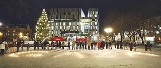 Manifestation i Uppsala för de dödade