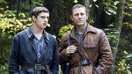Jamie Bell och Daniel Craig spelar bröder i filmen Motstånd.