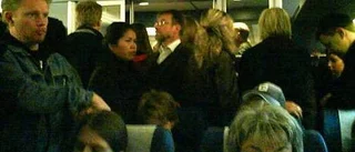 Trångt och sent för tågresenärer