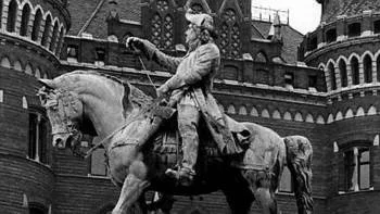 Magnus Stenbock på ryttarstaty i Helsingborg.